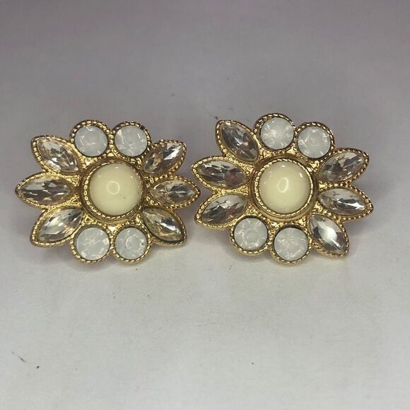 Monet Jewelry - Vintage Monet Signed Gold Tone White Lucite Flower‎ Clip on Back Earrings
